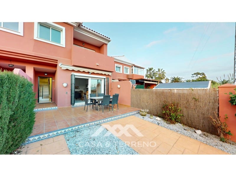 4 makuuhuone Omakotitalo myytävänä paikassa Caleta de Velez - 378 000 € (Ref: 9452266)