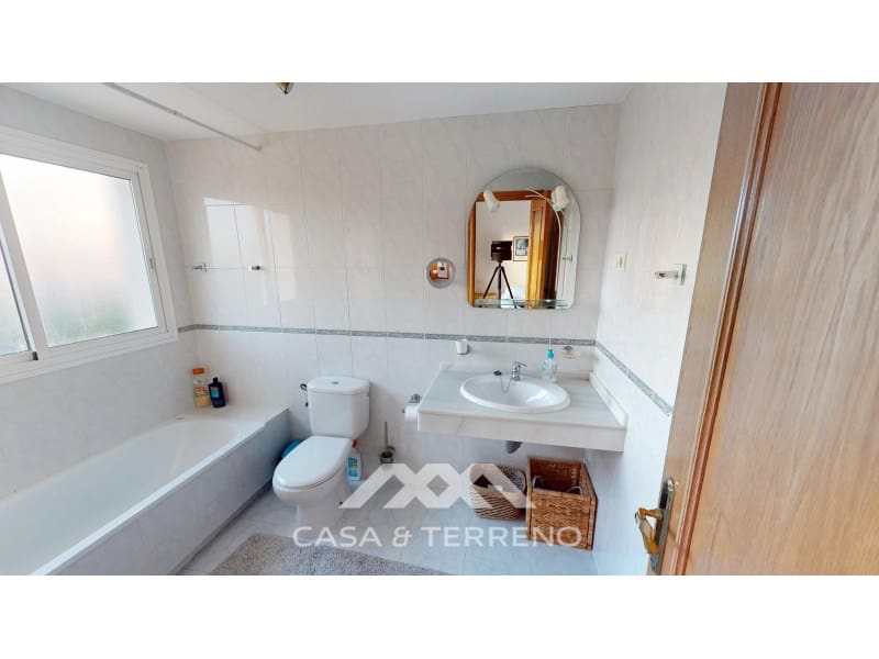 4 makuuhuone Omakotitalo myytävänä paikassa Caleta de Velez - 378 000 € (Ref: 9452266)