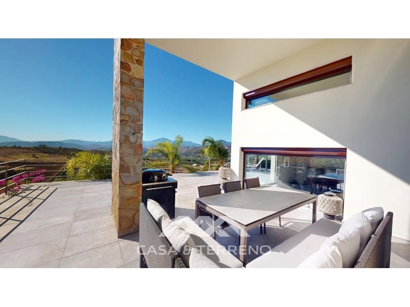 Chalet de 4 habitaciones en Alora en venta con piscina garaje - 1.200.000 € (Ref: 9462488)