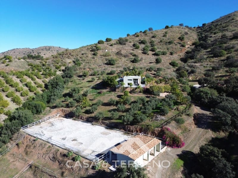 Chalet de 4 habitaciones en Alora en venta con piscina garaje - 1.200.000 € (Ref: 9462488)