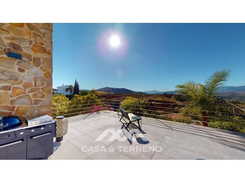 Chalet de 4 habitaciones en Alora en venta con piscina garaje - 1.200.000 € (Ref: 9462488)