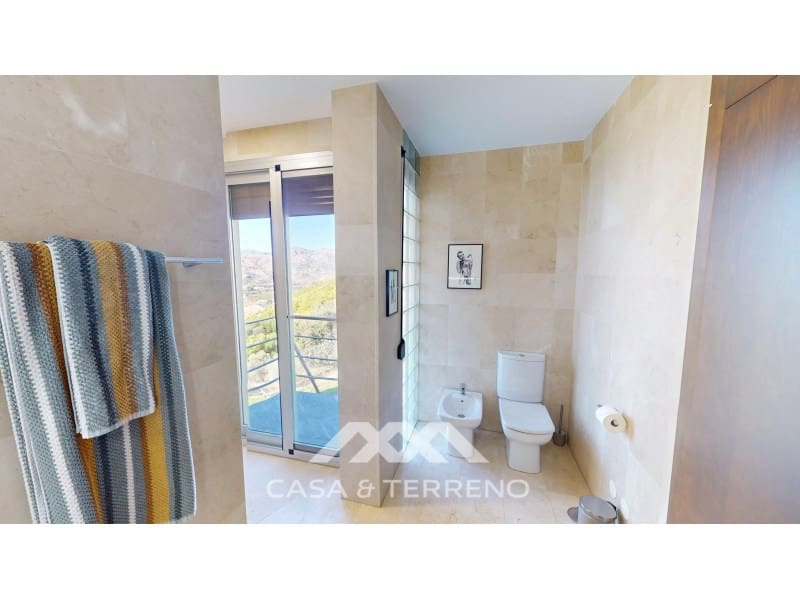 Chalet de 4 habitaciones en Alora en venta con piscina garaje - 1.200.000 € (Ref: 9462488)