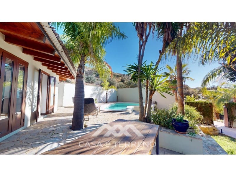 Chalet de 4 habitaciones en Alora en venta con piscina garaje - 1.200.000 € (Ref: 9462488)