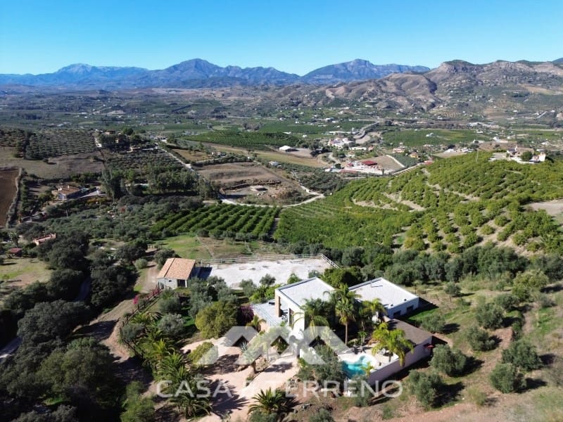 Chalet de 4 habitaciones en Alora en venta con piscina garaje - 1.200.000 € (Ref: 9462488)