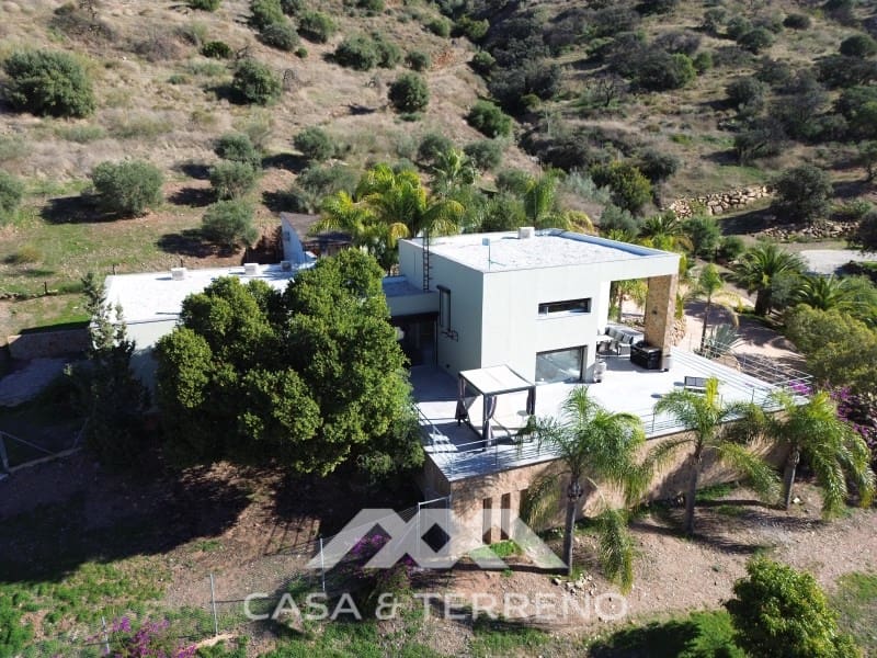 4 bedroom Villa for sale in Alora with pool garage - € 1,200,000 (Ref: 9462488)