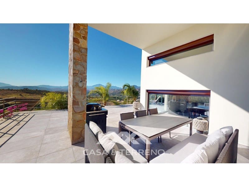 4 bedroom Villa for sale in Alora with pool garage - € 1,200,000 (Ref: 9462488)