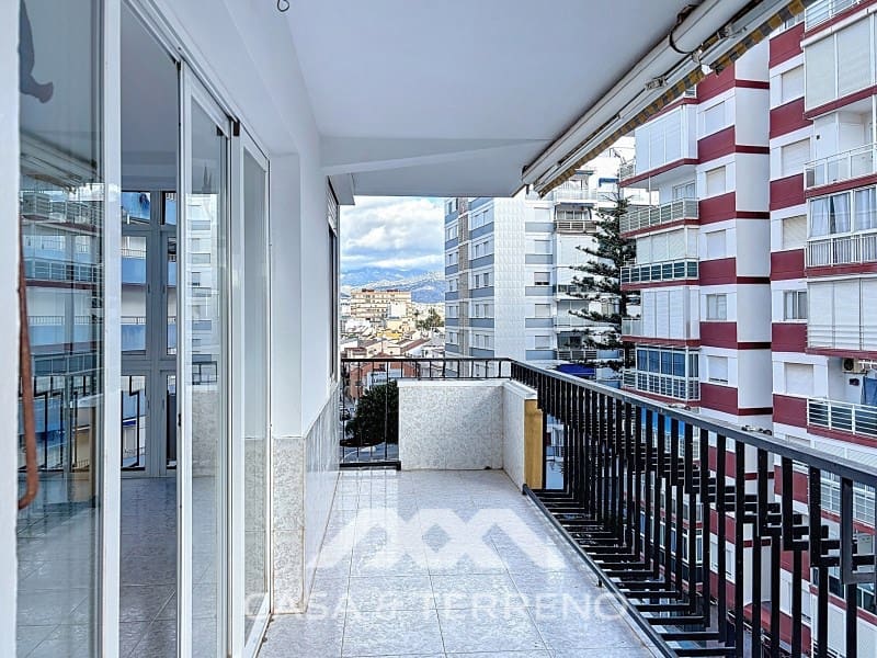 Piso de 3 habitaciones en Torre del Mar en venta - 335.000 € (Ref: 9462489)