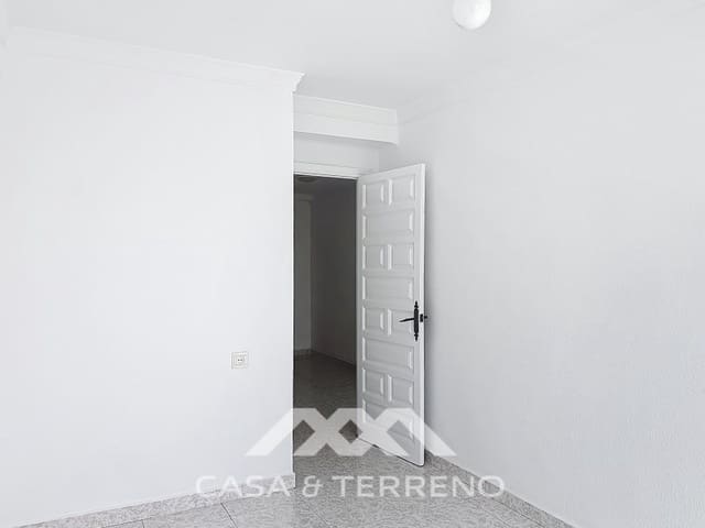 Piso de 3 habitaciones en Torre del Mar, Vélez-Málaga en venta - 335.000 € (Ref: 9462489)