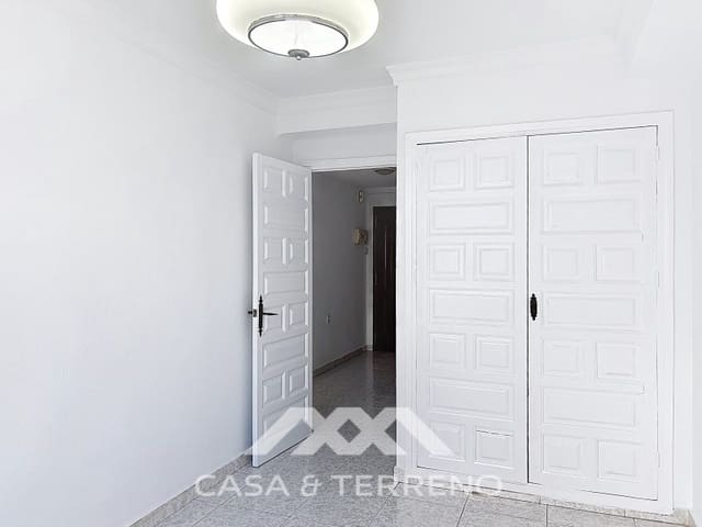 Piso de 3 habitaciones en Torre del Mar, Vélez-Málaga en venta - 335.000 € (Ref: 9462489)