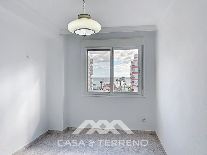 Piso de 3 habitaciones en Torre del Mar en venta - 335.000 € (Ref: 9462489)