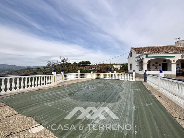 Finca/Casa Rural de 4 habitaciones en Vélez-Málaga en venta con piscina - 560.000 € (Ref: 9479194)