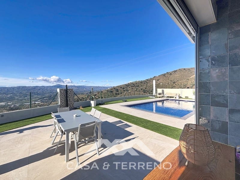 2 bedroom Villa for sale in Velez-Malaga - € 795,000 (Ref: 9497532)