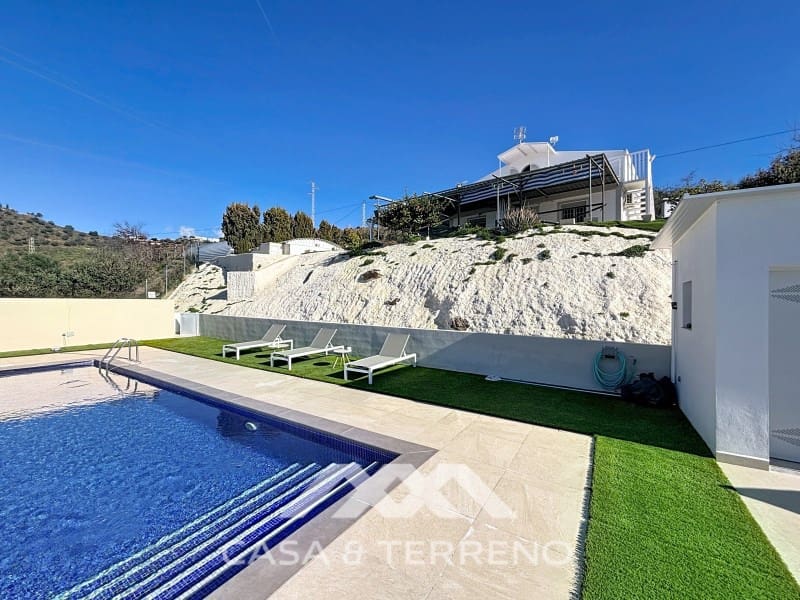 2 bedroom Villa for sale in Velez-Malaga - € 795,000 (Ref: 9497532)