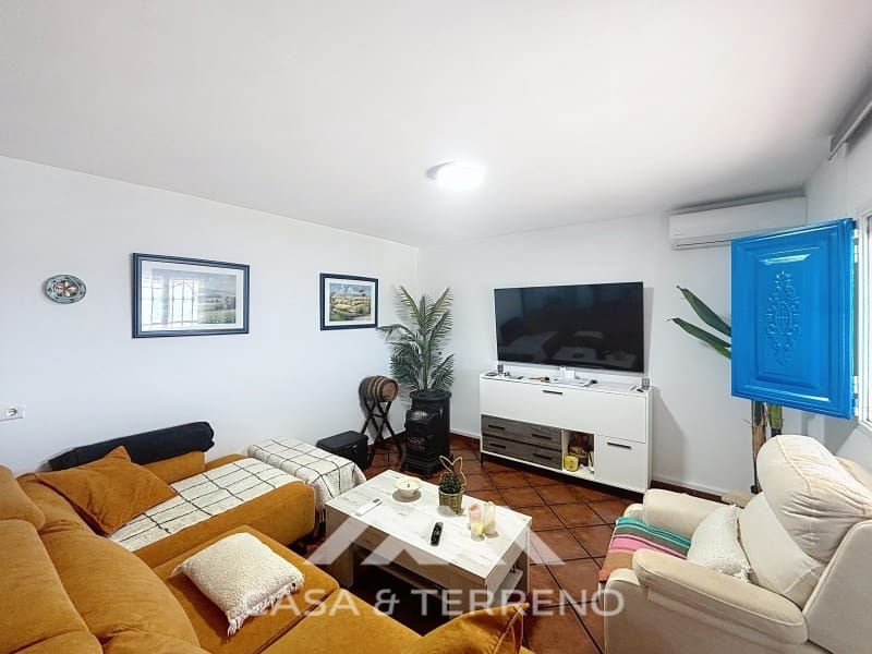2 bedroom Villa for sale in Velez-Malaga - € 795,000 (Ref: 9497532)