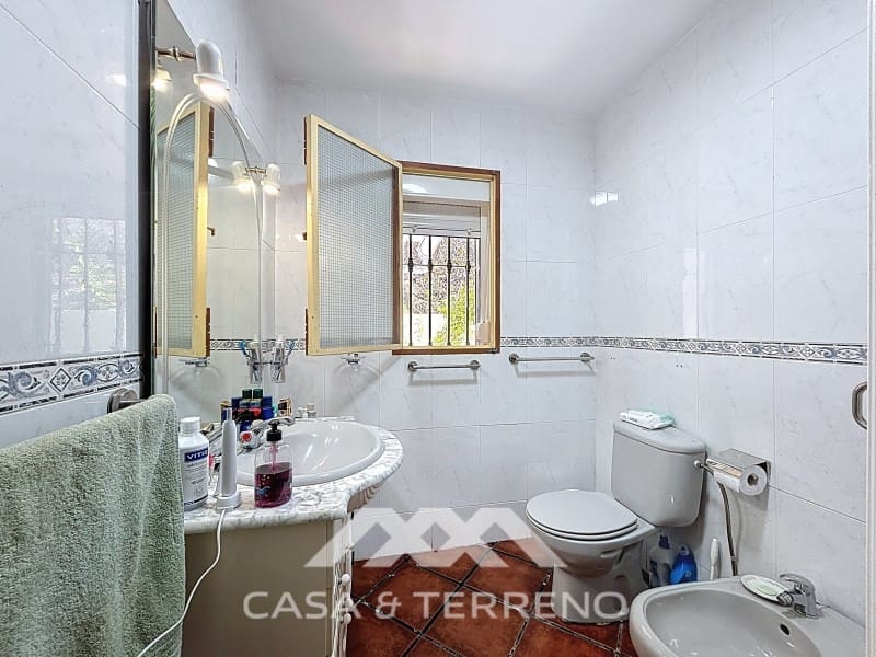 2 bedroom Villa for sale in Velez-Malaga - € 795,000 (Ref: 9497532)