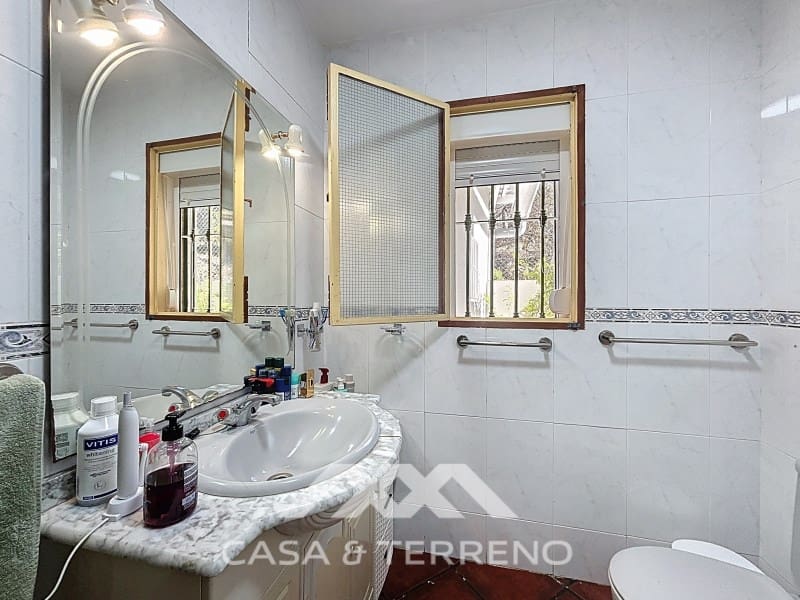 2 bedroom Villa for sale in Velez-Malaga - € 795,000 (Ref: 9497532)