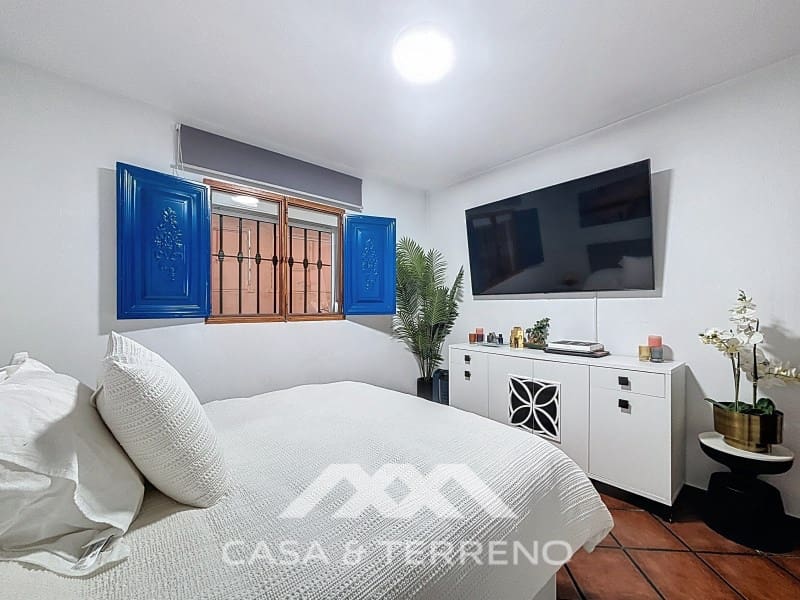 2 bedroom Villa for sale in Velez-Malaga - € 795,000 (Ref: 9497532)