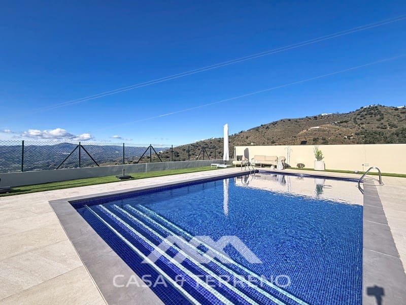 2 bedroom Villa for sale in Velez-Malaga - € 795,000 (Ref: 9497532)