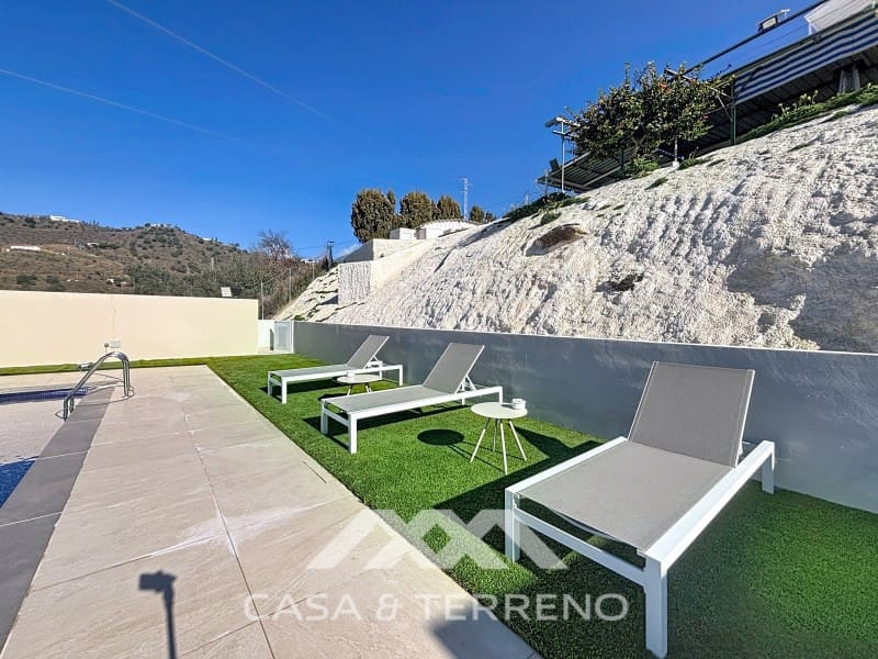 2 bedroom Villa for sale in Velez-Malaga - € 795,000 (Ref: 9497532)