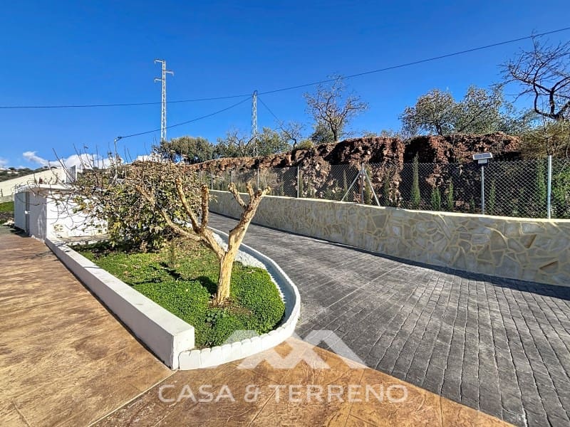 2 bedroom Villa for sale in Velez-Malaga - € 795,000 (Ref: 9497532)