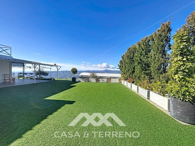 2 bedroom Villa for sale in Velez-Malaga - € 795,000 (Ref: 9497532)