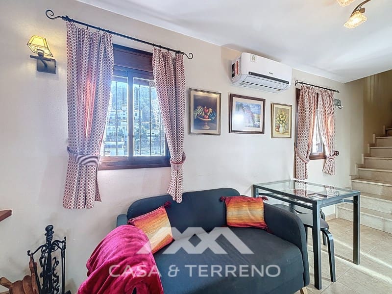 Maison de Ville de 1 chambre à louer à Sayalonga - 450 € (Ref: 9504727)