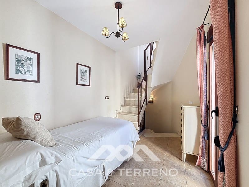 Maison de Ville de 1 chambre à louer à Sayalonga - 450 € (Ref: 9504727)