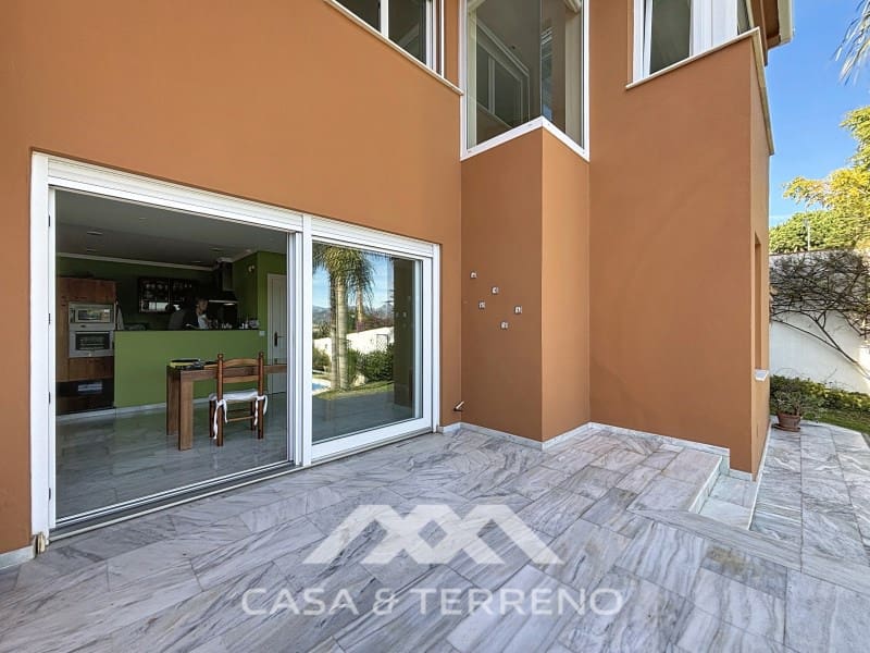 3 bedroom Villa for sale in Almayate with pool garage - € 630,000 (Ref: 9504728)