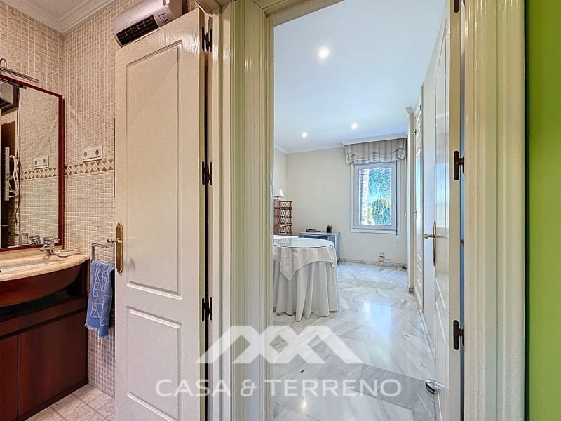 3 bedroom Villa for sale in Almayate with pool garage - € 630,000 (Ref: 9504728)