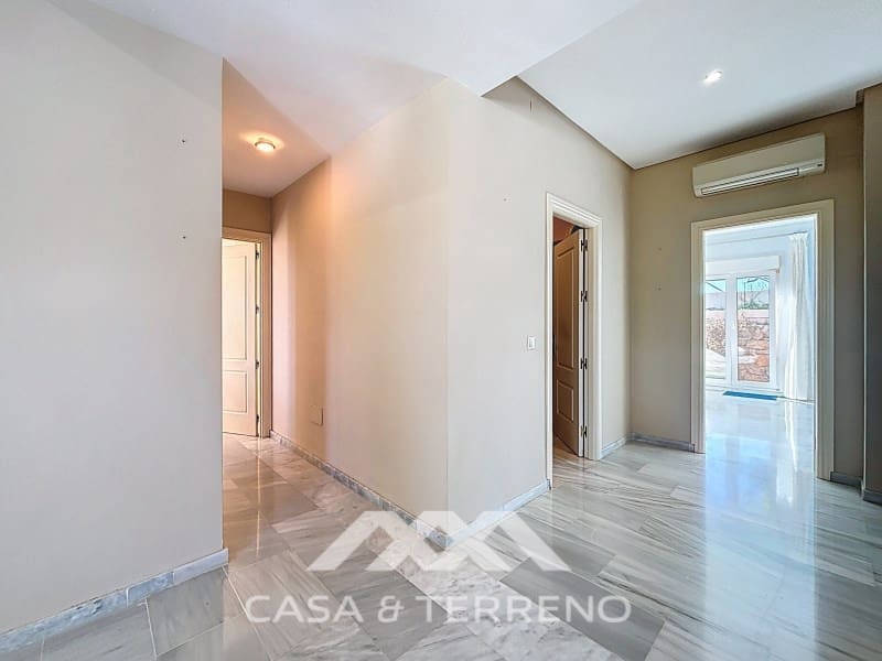 3 bedroom Villa for sale in Almayate with pool garage - € 630,000 (Ref: 9504728)