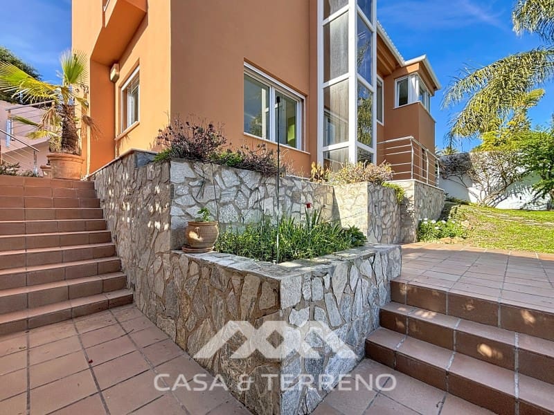 3 bedroom Villa for sale in Almayate with pool garage - € 630,000 (Ref: 9504728)