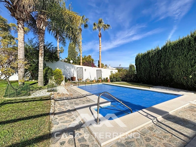 3 bedroom Villa for sale in Almayate with pool garage - € 630,000 (Ref: 9504728)