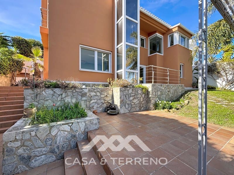 3 bedroom Villa for sale in Almayate with pool garage - € 630,000 (Ref: 9504728)