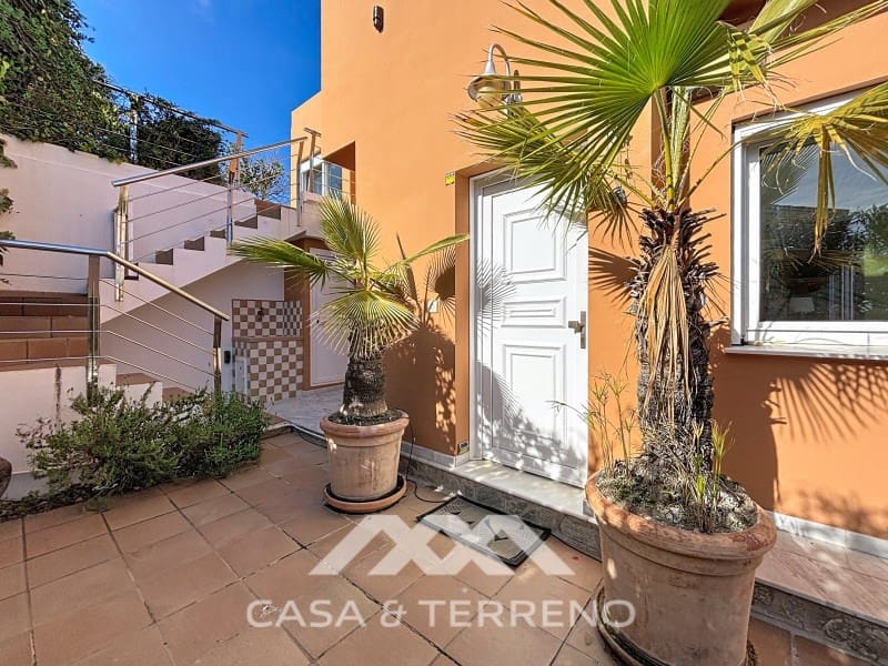 3 bedroom Villa for sale in Almayate with pool garage - € 630,000 (Ref: 9504728)