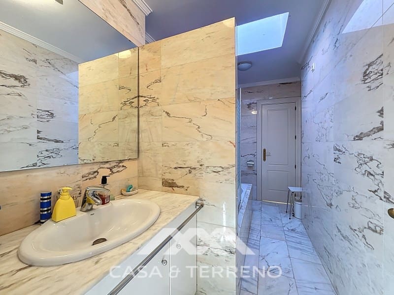 3 bedroom Villa for sale in Almayate with pool garage - € 630,000 (Ref: 9504728)