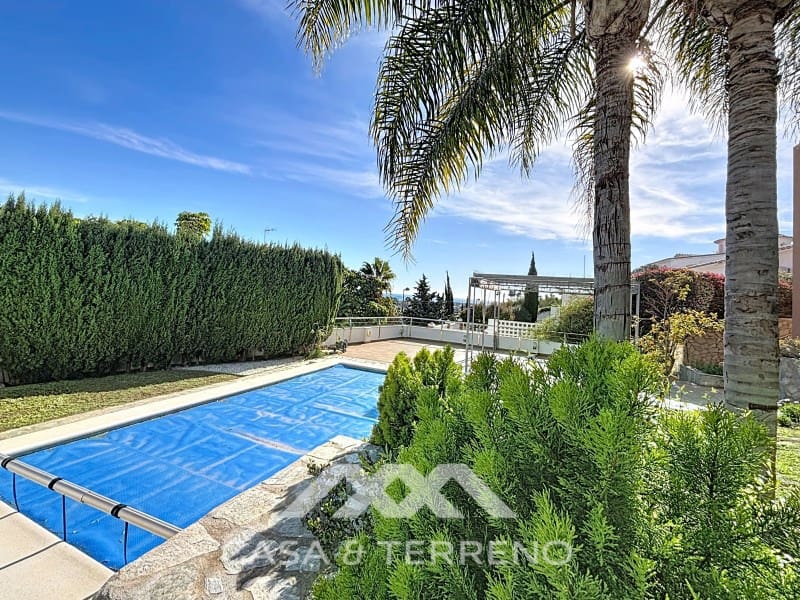 3 bedroom Villa for sale in Almayate with pool garage - € 630,000 (Ref: 9504728)