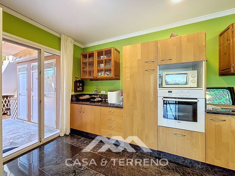 3 bedroom Villa for sale in Almayate with pool garage - € 630,000 (Ref: 9504728)