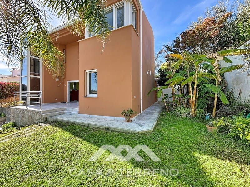 3 bedroom Villa for sale in Almayate with pool garage - € 630,000 (Ref: 9504728)