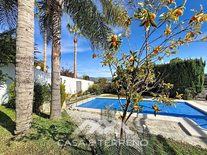 3 bedroom Villa for sale in Almayate with pool garage - € 630,000 (Ref: 9504728)