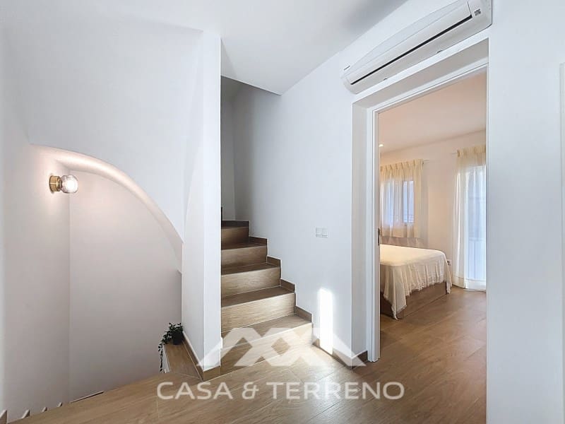 Maison de Ville de 3 chambres à louer à Sayalonga - 850 € (Ref: 9504729)