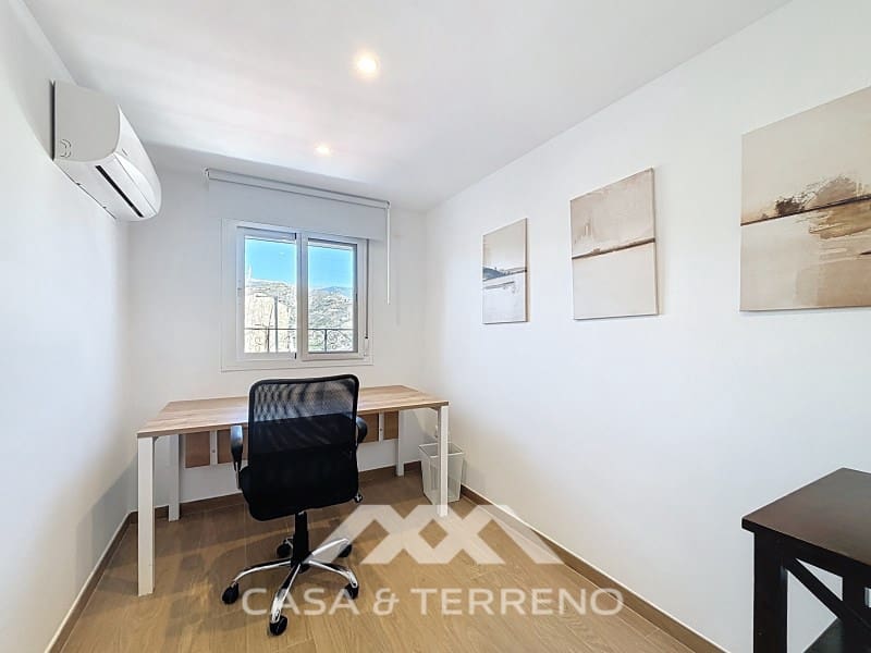 Maison de Ville de 3 chambres à louer à Sayalonga - 850 € (Ref: 9504729)