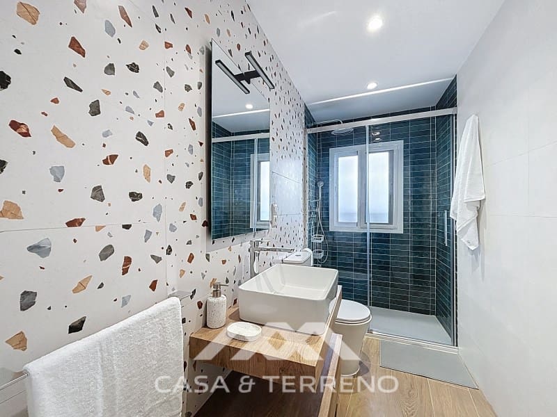 Maison de Ville de 3 chambres à louer à Sayalonga - 850 € (Ref: 9504729)