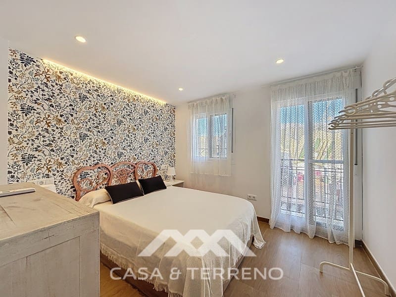 Maison de Ville de 3 chambres à louer à Sayalonga - 850 € (Ref: 9504729)