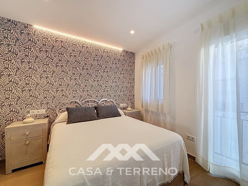 Maison de Ville de 3 chambres à louer à Sayalonga - 850 € (Ref: 9504729)