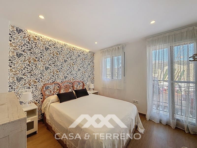 Maison de Ville de 3 chambres à louer à Sayalonga - 850 € (Ref: 9504729)