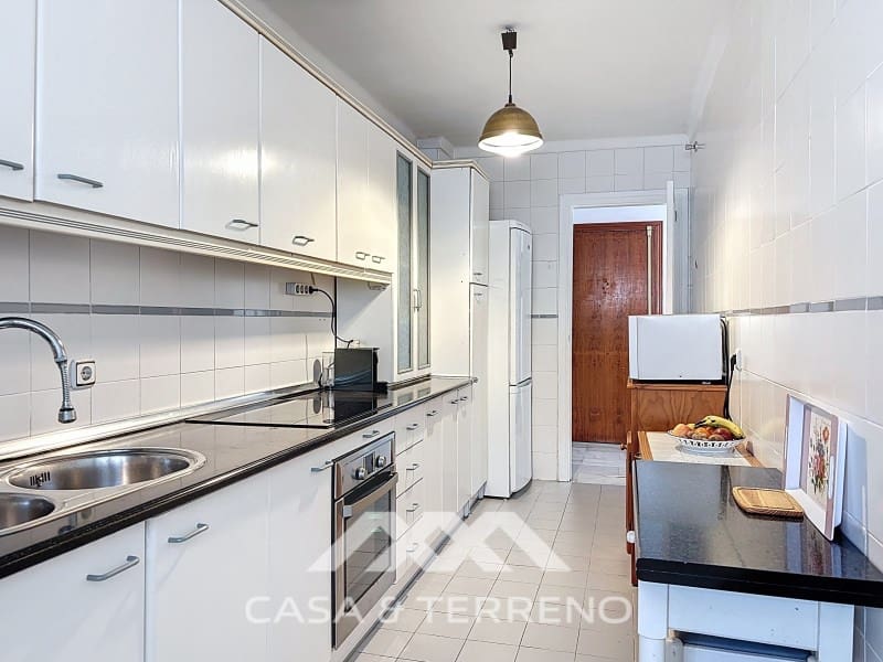 3 soveværelse Lejlighed til salg i Torre del Mar med garage - € 325.000 (Ref: 9530896)