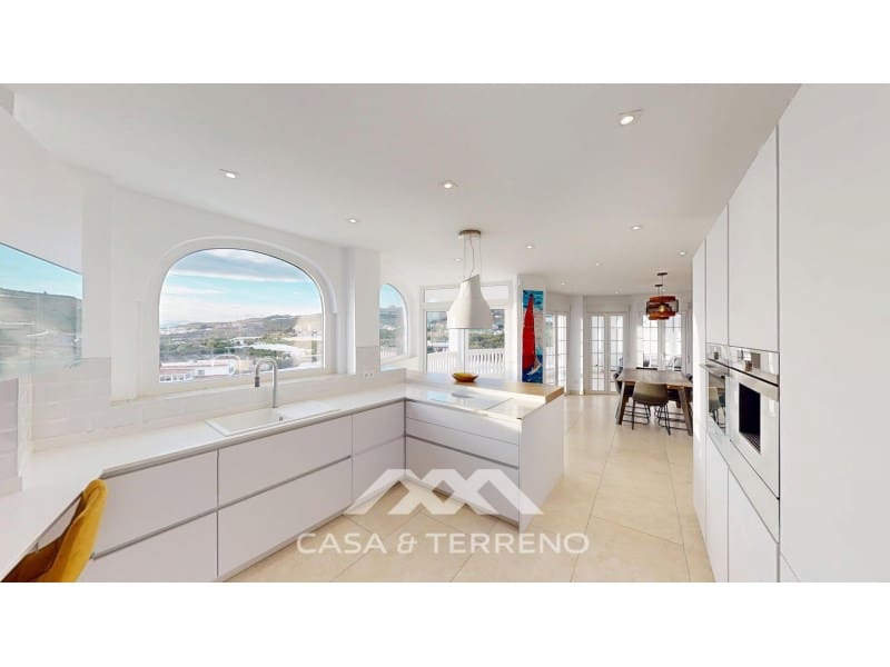 4 soverom Villa til salgs i Torrox-Costa med svømmebasseng garasje - € 748 000 (Ref: 9557965)