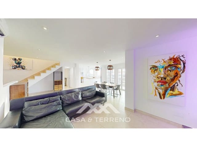 4 soverom Villa til salgs i Urbanización Santa Rosa, Torrox med svømmebasseng garasje - € 748 000 (Ref: 9557965)