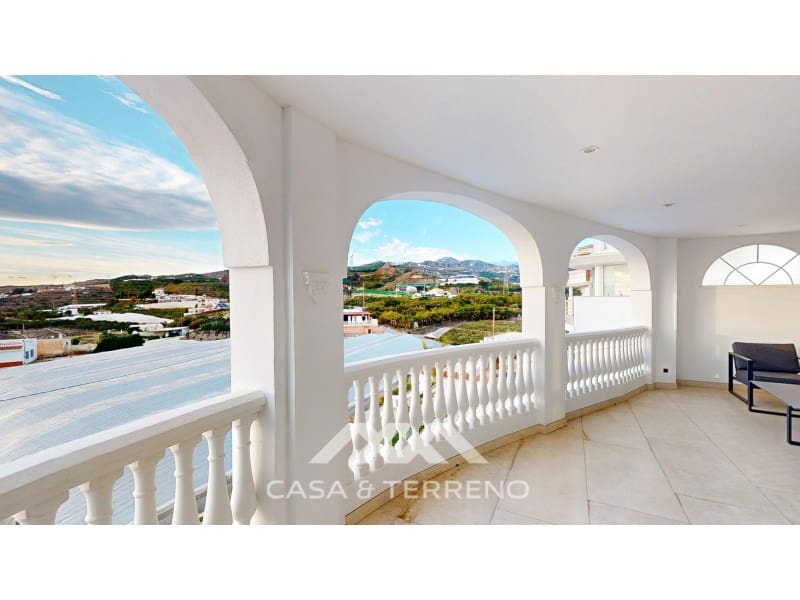 4 soverom Villa til salgs i Torrox-Costa med svømmebasseng garasje - € 748 000 (Ref: 9557965)