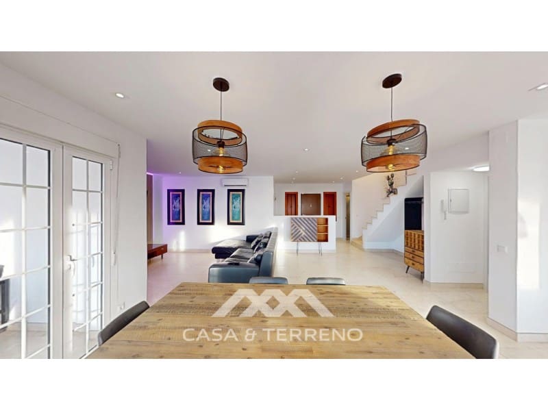 4 soverom Villa til salgs i Torrox-Costa med svømmebasseng garasje - € 748 000 (Ref: 9557965)